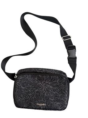 Baggallini Modern Belt Bag Sling in Midnight Blossom